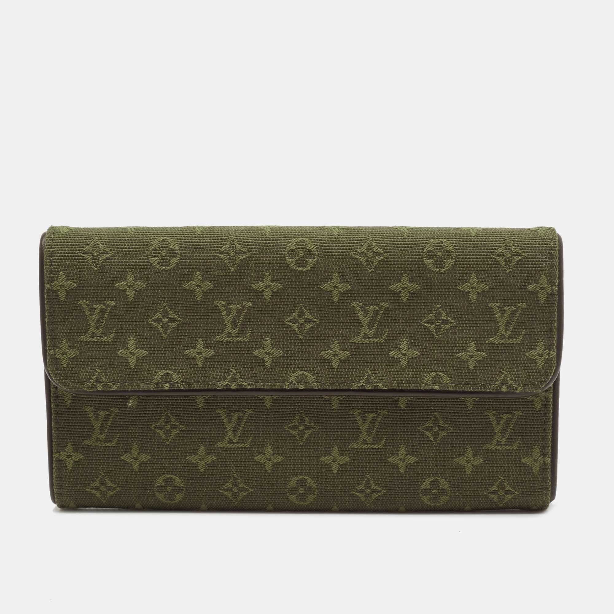 Louis Vuitton Blue Mini Lin Canvas Compact Wallet Louis Vuitton | The  Luxury Closet