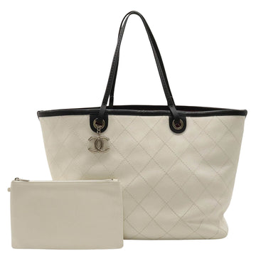 CHANEL On the road Tote