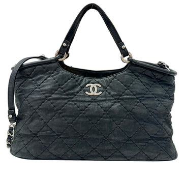 CHANEL Matelasse Shopper