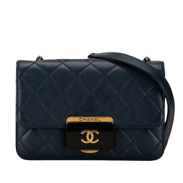 CHANEL Matelasse Shopper