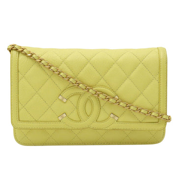 CHANEL Women's Sophisticated Leather Yellow Clutch Bag in Yellow