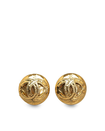 CHANEL Women's CC Clip On Earrings in Gold in Gold