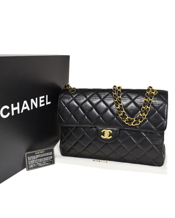 Chanel Women's Black Leather Shoulder Bag with Classic Elegance in Black