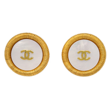 CHANEL Button Shell Earrings Clip-On White 95P 191860