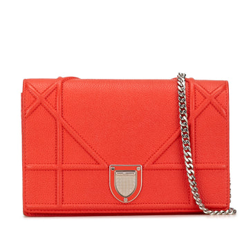 DIORGrained Calfskin ama Wallet on Chain Crossbody Bag