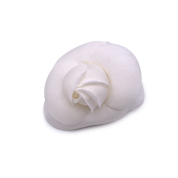 CHANEL White Fabric Flower Small Camelia Camellia Brooch Pin