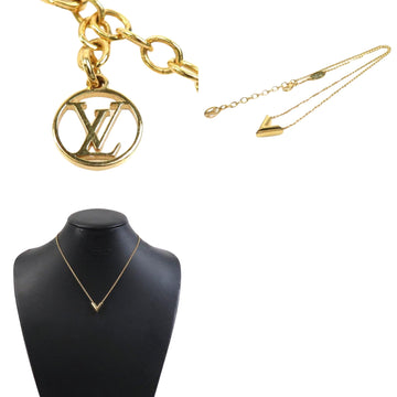 LOUIS VUITTON Essential V Necklace