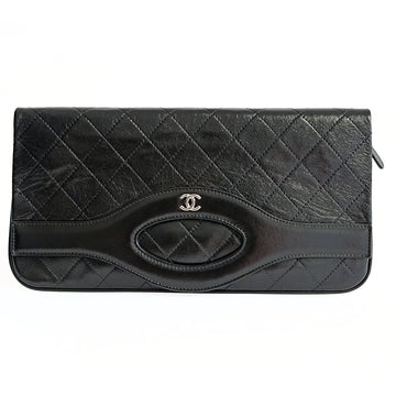 CHANEL Clutch handbag in matelasse black leather