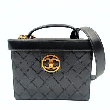 CHANEL quilted cosmetic bag in black leather and gold chain