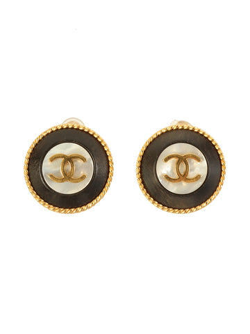 CHANEL 1994 Made Round Wood Shell Cc Mark Plate Earrings Gold/Black/White