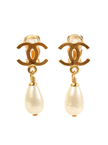 CHANEL 1996 Made Pearl Cc Mark Swing Earrings Gold/White