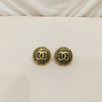 Chanel Gold CC Round Clip On Earrings Sku# 72555
