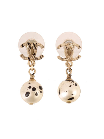 CHANEL 2013 Made Paint Cc Mark Pearl Swing Pierced Earrings Gold/White/Black