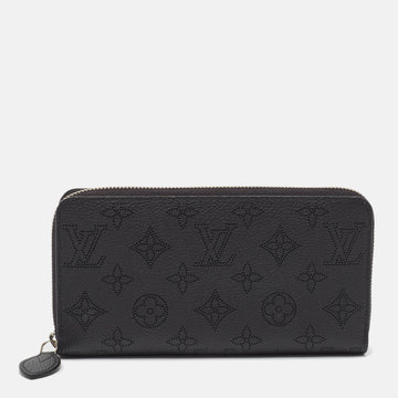 LOUIS VUITTON Noir Monogram Mahina Leather Zippy Wallet