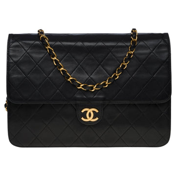 CHANEL Timeless/Classic shoulder flap bag in black quilted lambskin , GHW