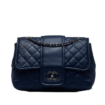 CHANEL Elementary Chic Flap Bag