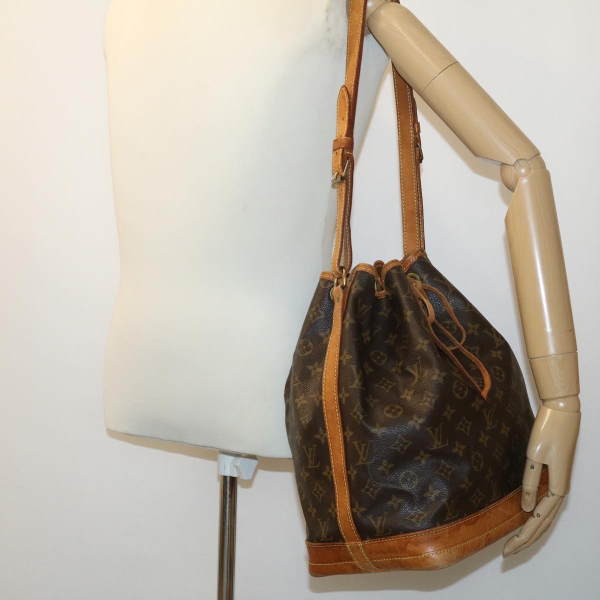 Louis-Vuitton-Monogram-Noe-Shoulder-Bag-Hand-Bag-Brown-M42224 –  dct-ep_vintage luxury Store