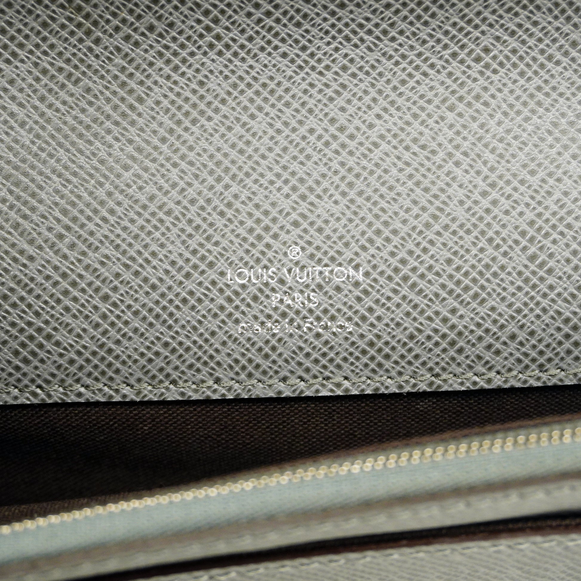 Auth Louis Vuitton Taiga Neo Bellaia M32683 Men's Clutch Bag Glacier