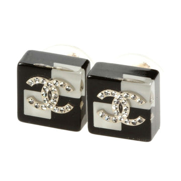 Chanel here mark logo square earrings 15K white black