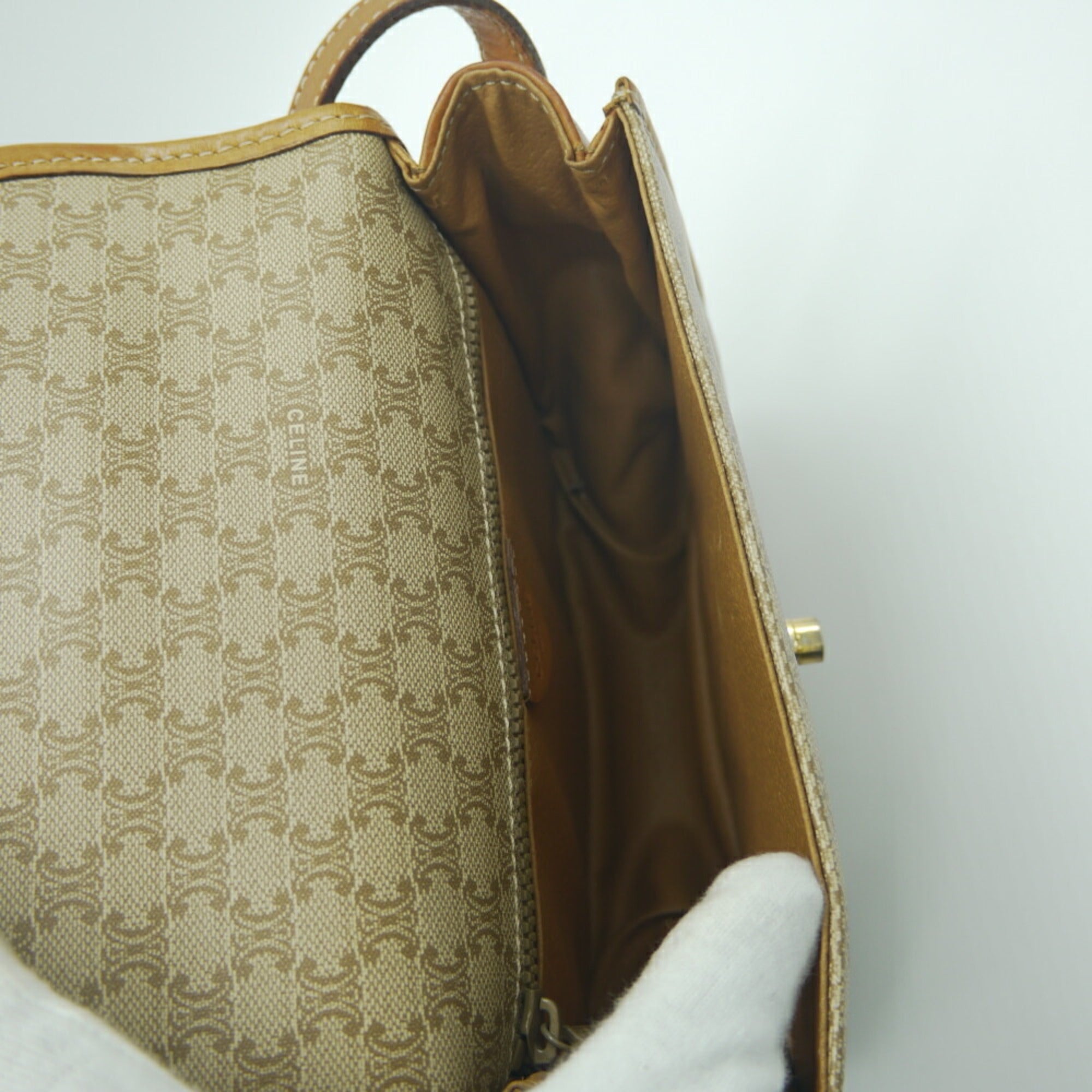 Celine outlet macadam pochette