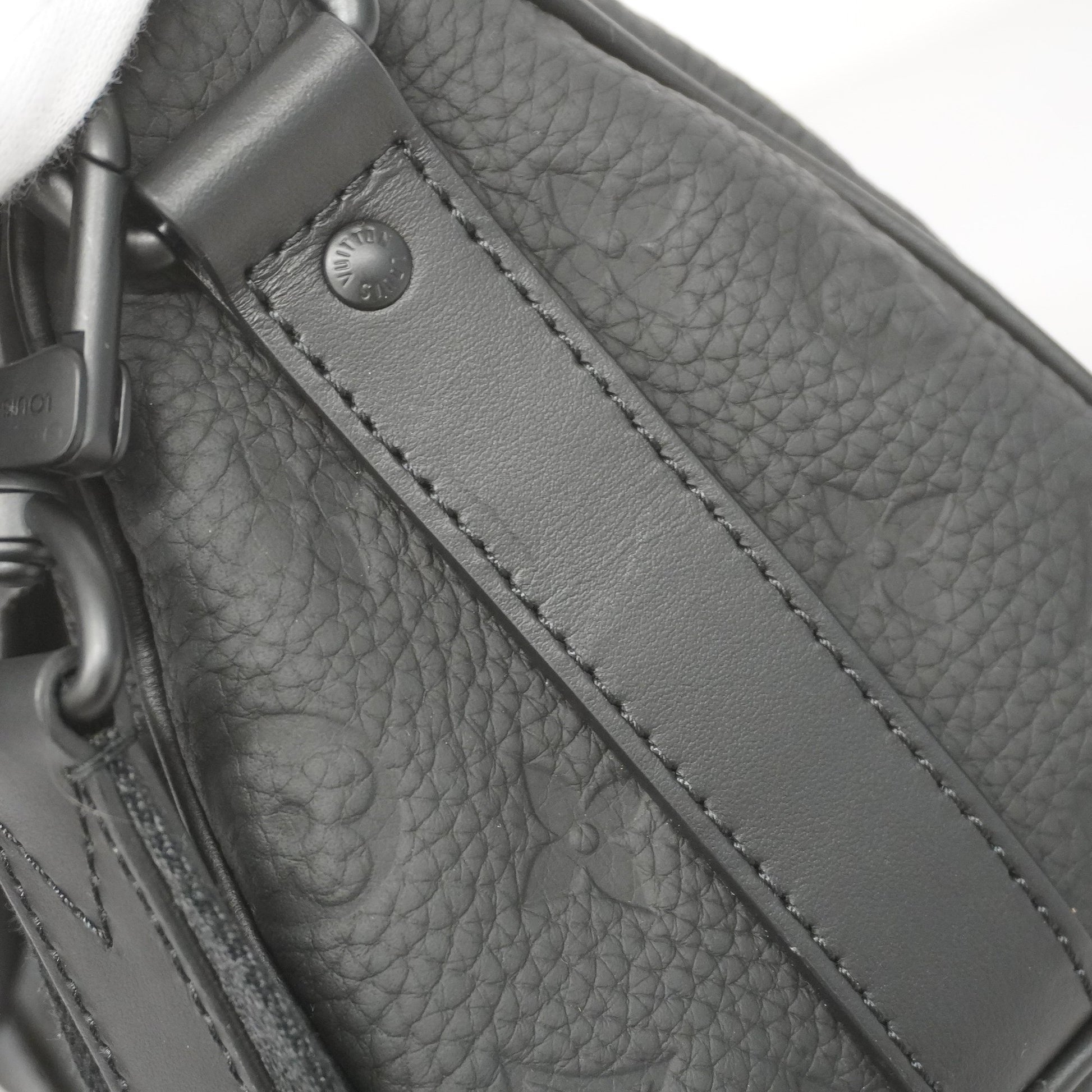 Louis Vuitton Keepall Bandouliere 25 Noir M20900 Taurillon Leather  w/Accessoires