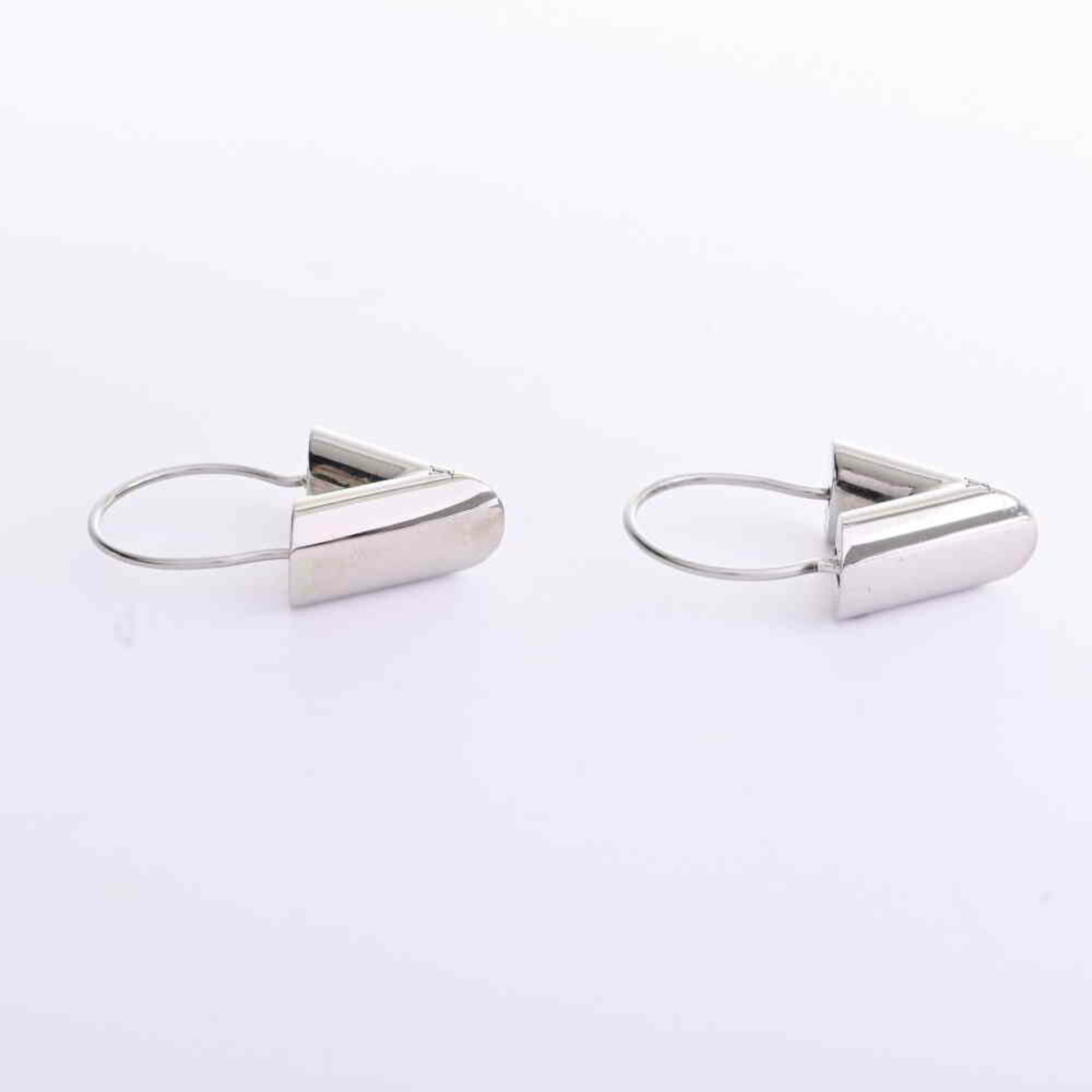 Louis Vuitton 2020 Silver Essential V Stud Earrings · INTO