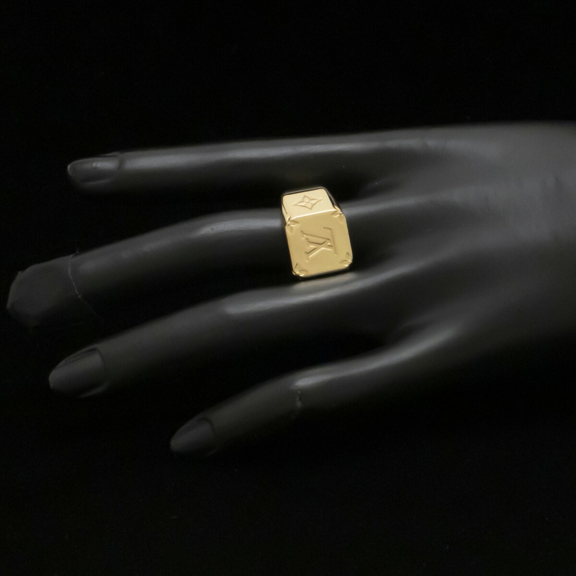 Louis Vuitton Monogram Signet Ring gold M80191, Luxury