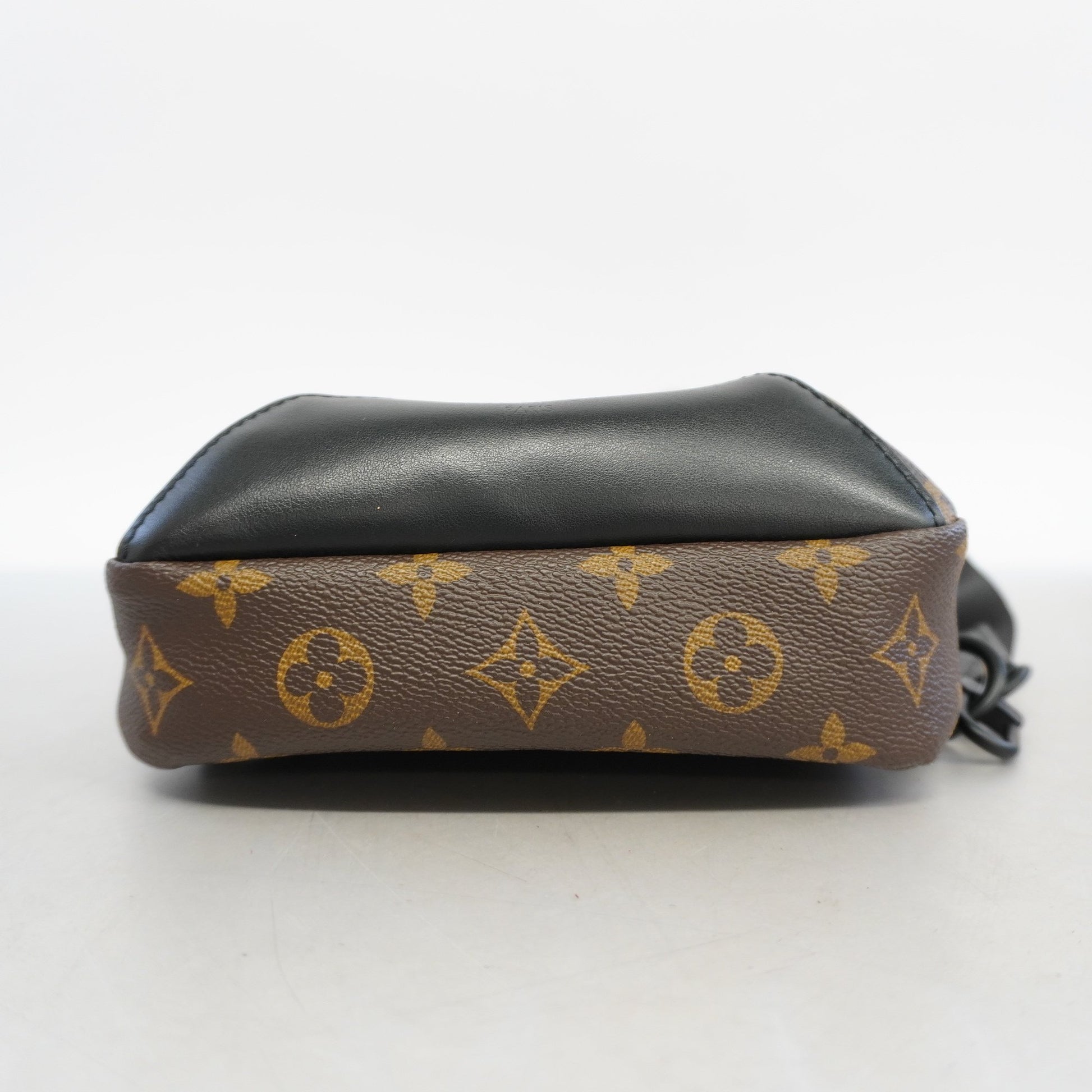 Louis Vuitton, Bags, Auth Louis Vuitton Body Bag Monogram Macassar Avenue  Sling Bag M45897