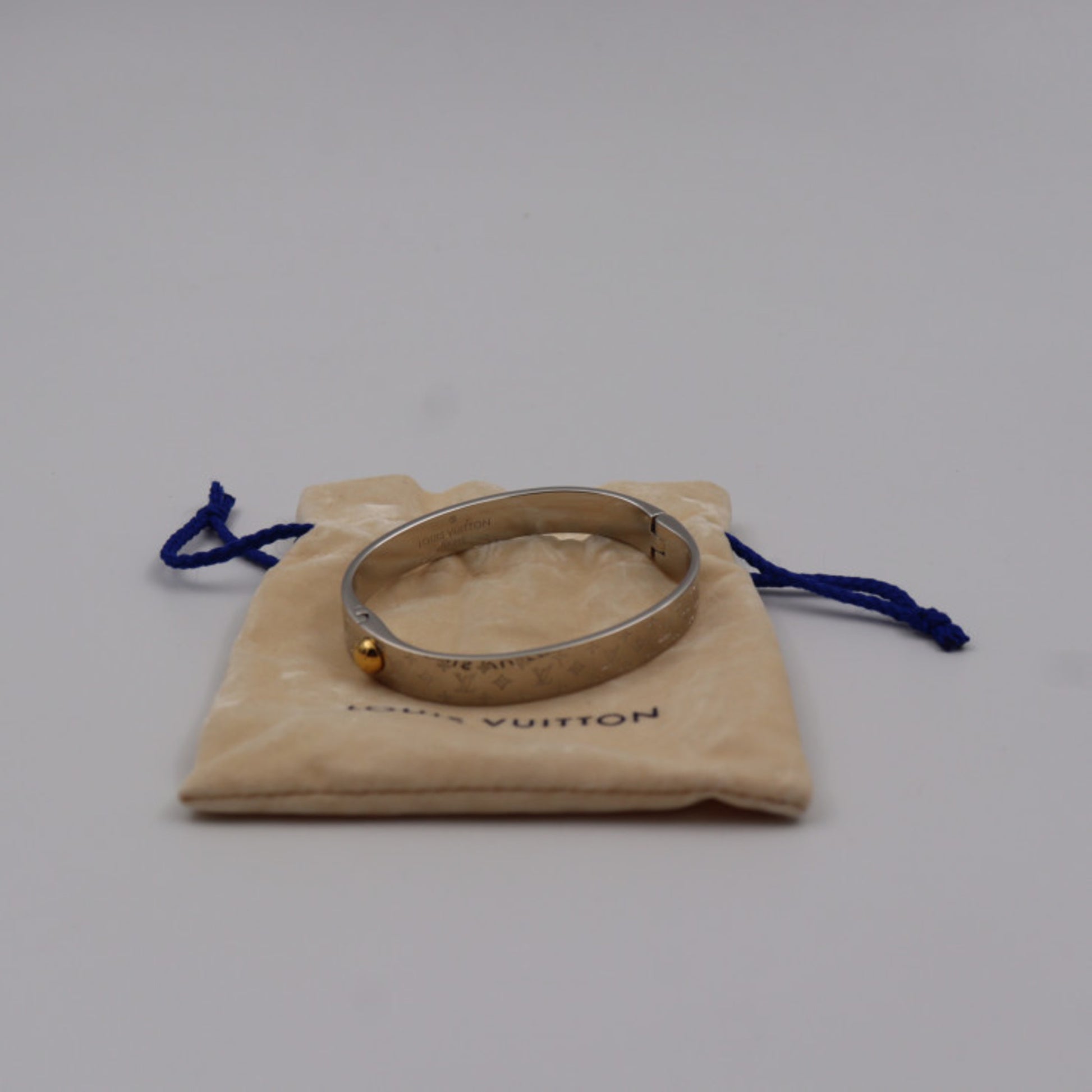LOUIS VUITTON Bracelet cuff nanogram / bracelet / M00250 / SLV / silver /  LE0188 Silvery ref.469861 - Joli Closet