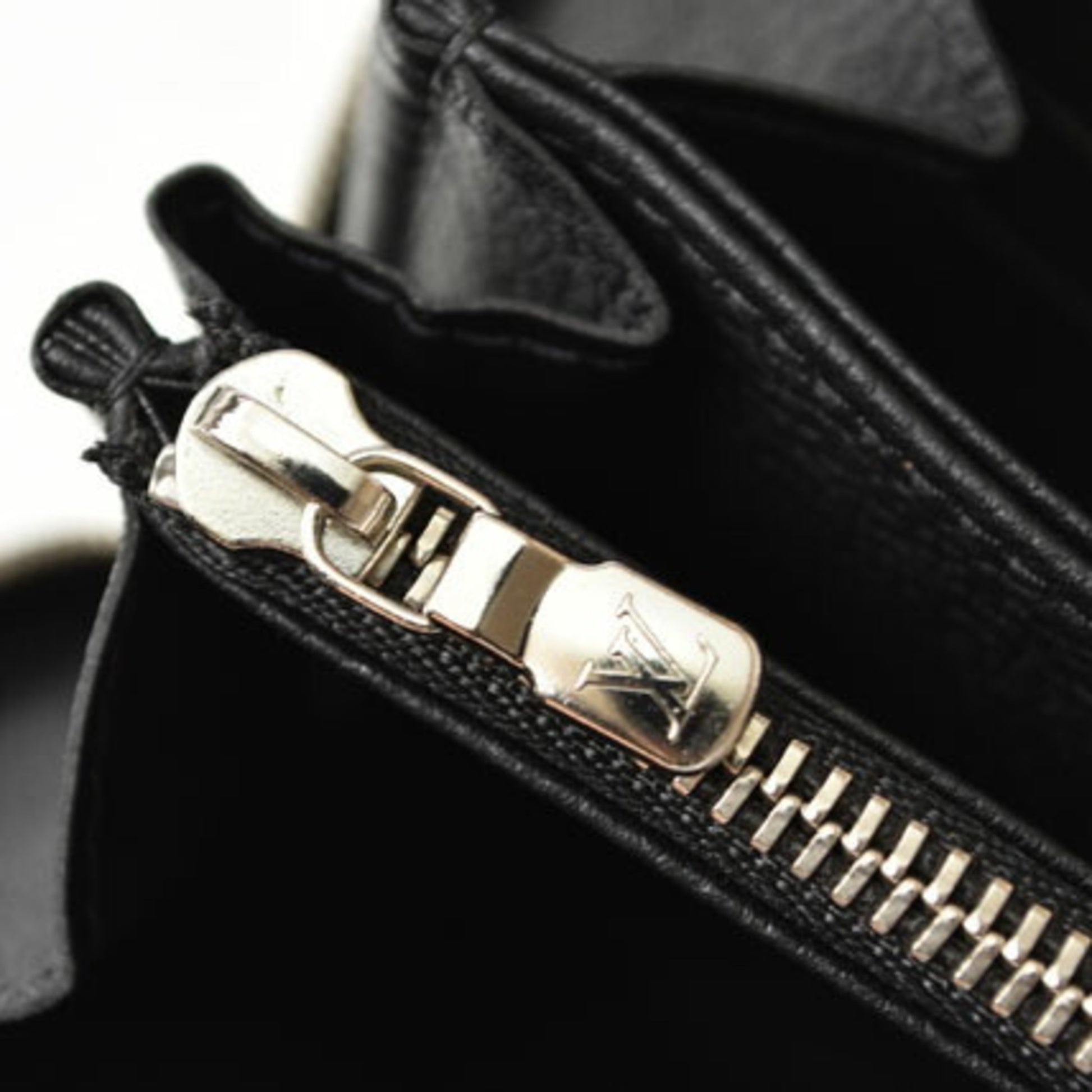 Louis Vuitton Lock Me Wallet LOUIS VUITTON Long M62622 LV Leather Zippy  Noir