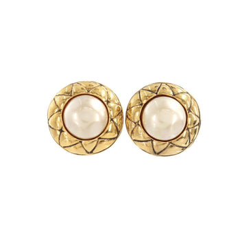 Chanel matelasse fake pearl round type earrings gold white accessories vintage Vintage Earrings