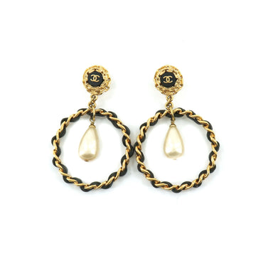 Chanel here mark chain hoop fake pearl earrings gold black white 93A accessories vintage