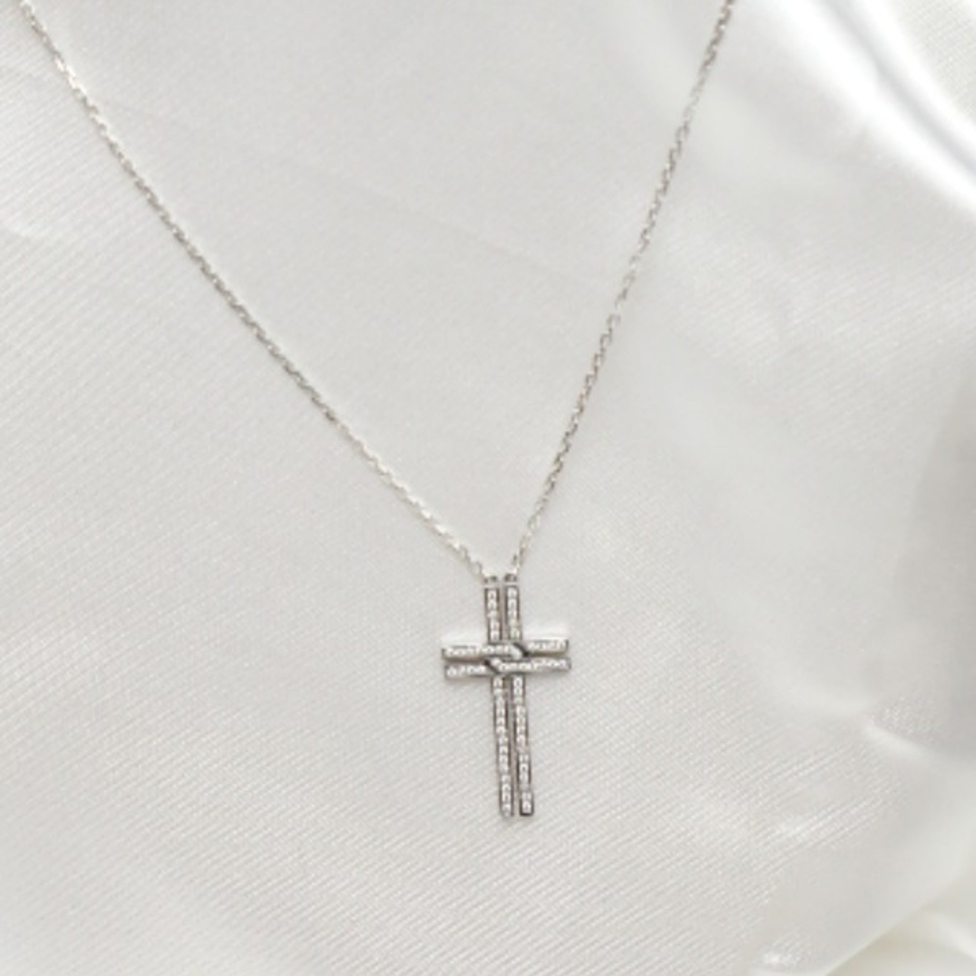 Cartier hotsell diamond cross