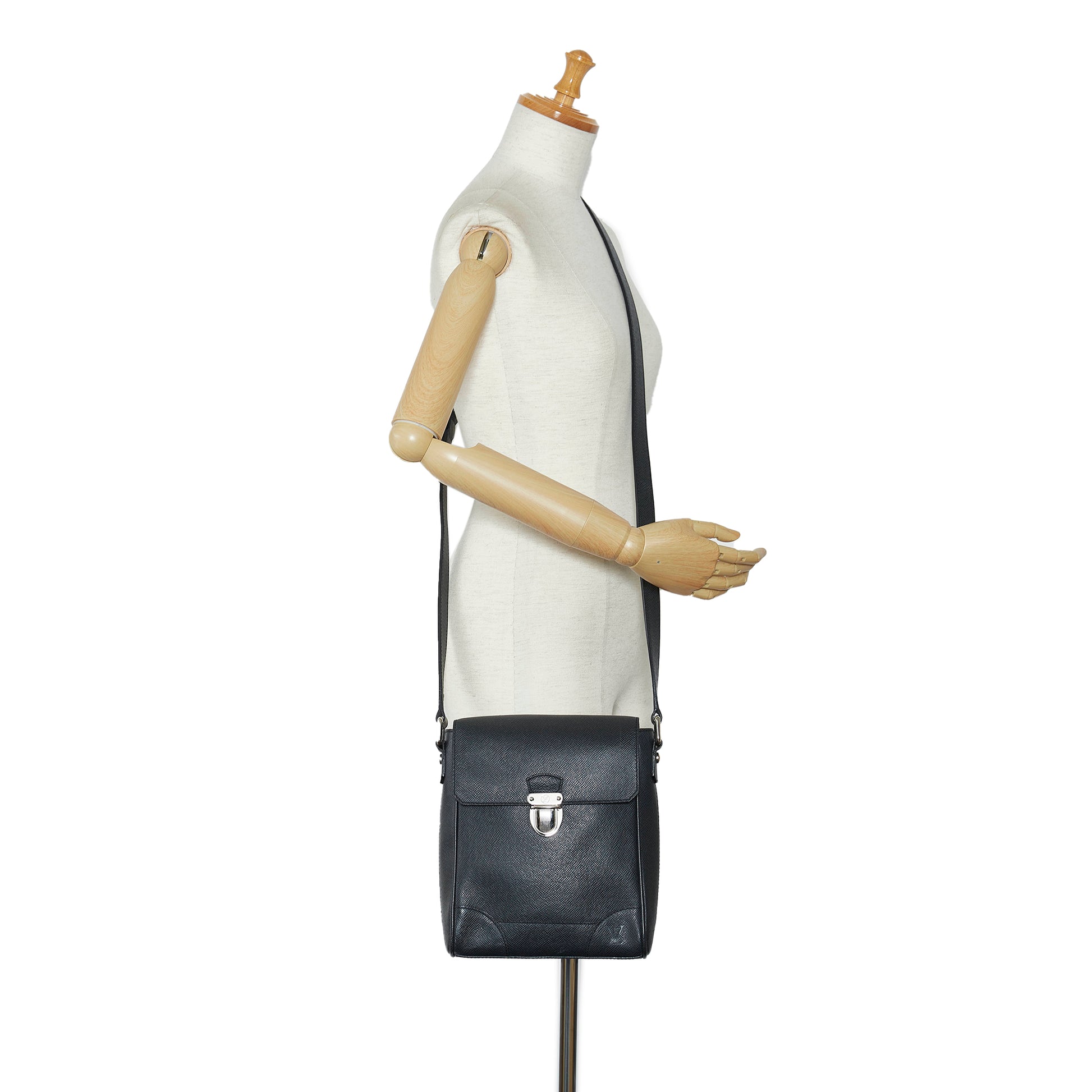 Shop Louis Vuitton TAIGA 2022-23FW Plain Leather Crossbody Bag