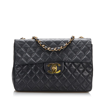 CHANEL Jumbo Classic Lambskin Double Flap Shoulder Bag