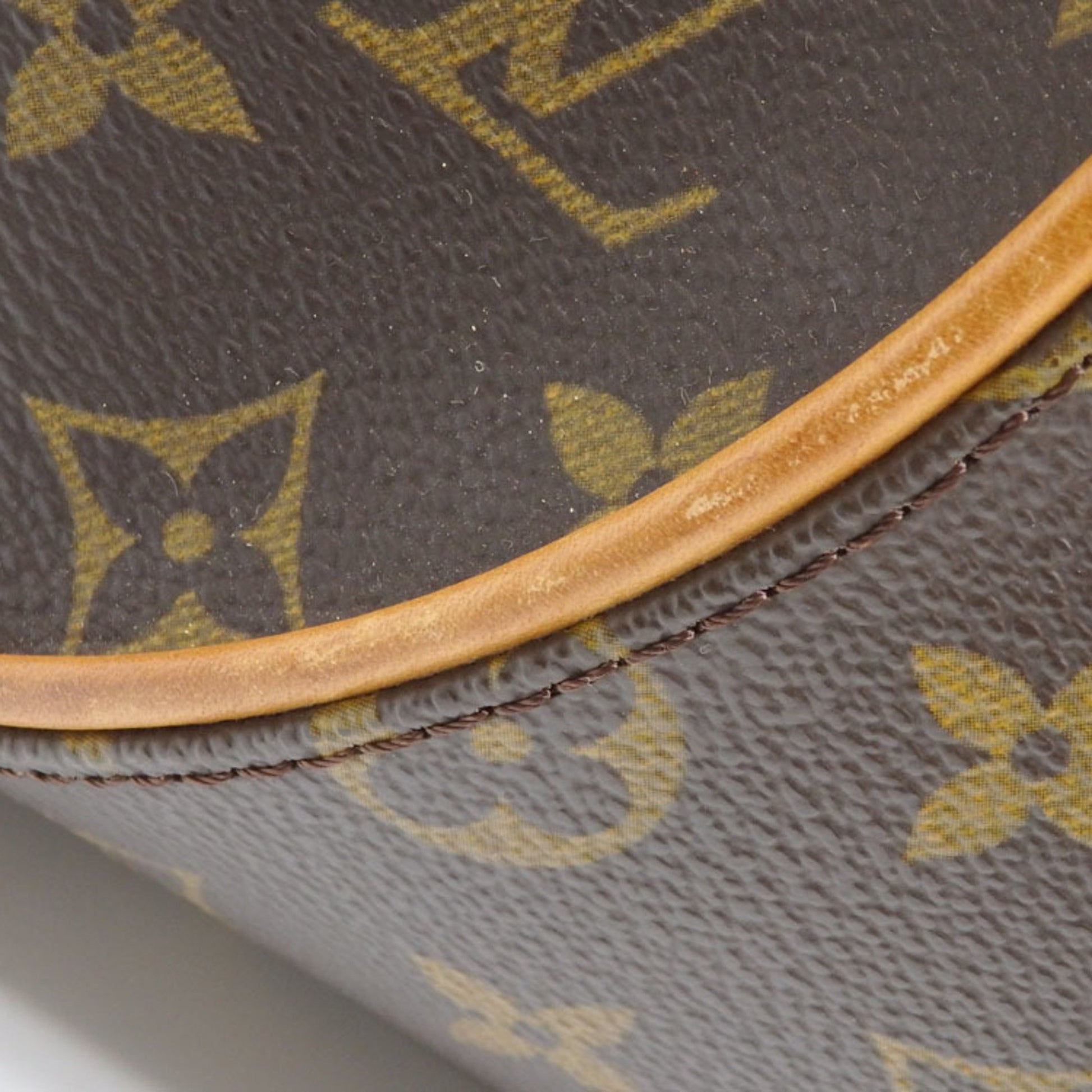 Louis Vuitton Ellipse Handbag 390600