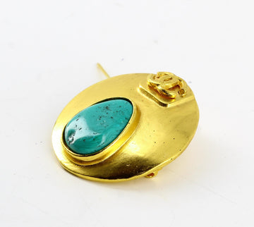 Chanel brooch Green stone / Double C in the centre Golden