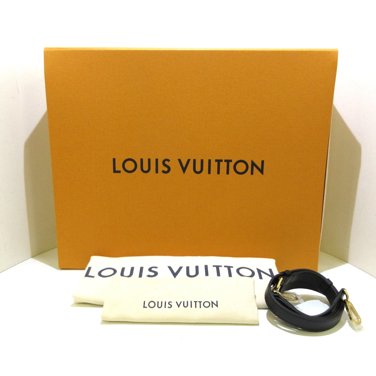 Shop Louis Vuitton On my side (M53826) by OceanPalace