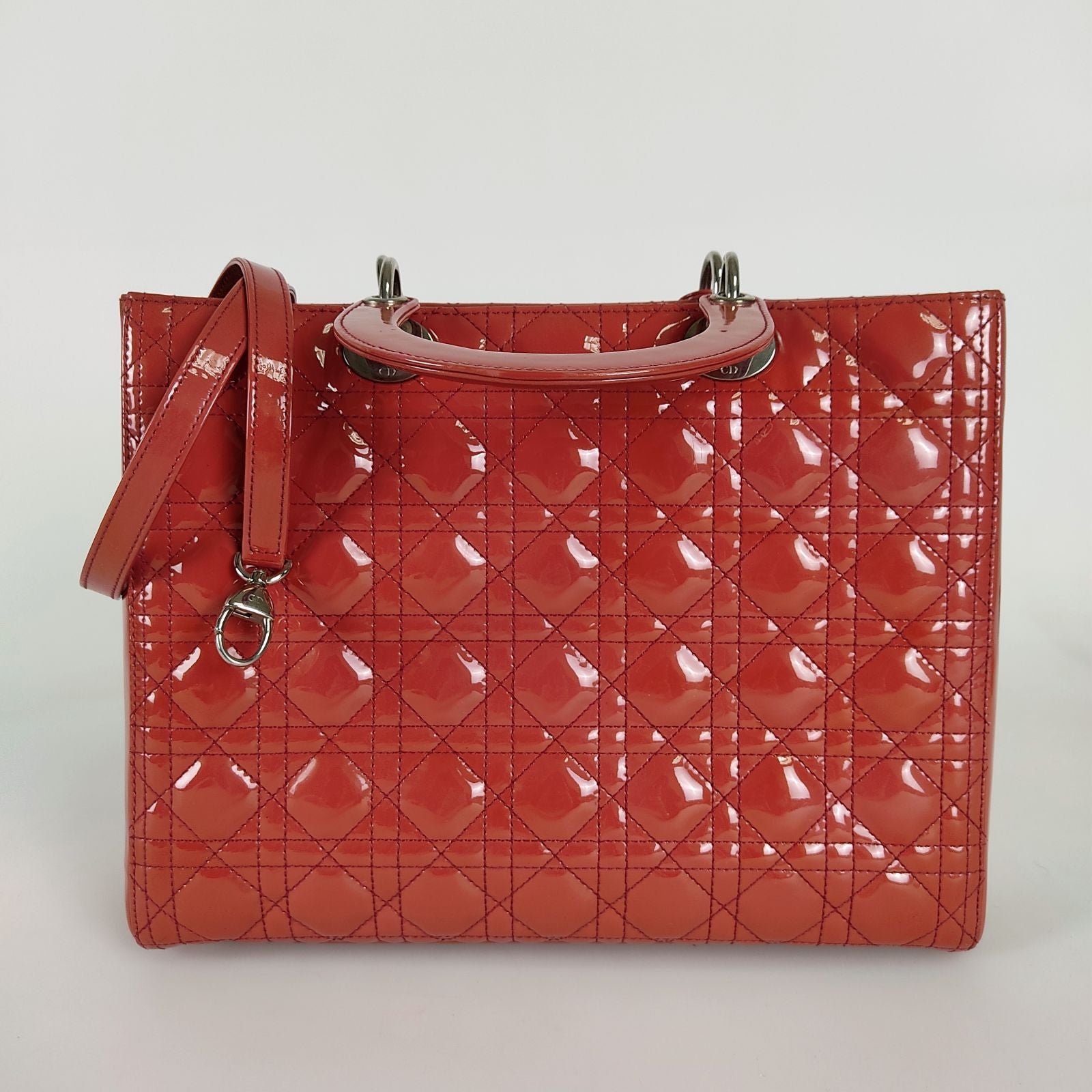 DIOR Christian Lady shoulder bag in red patent leather