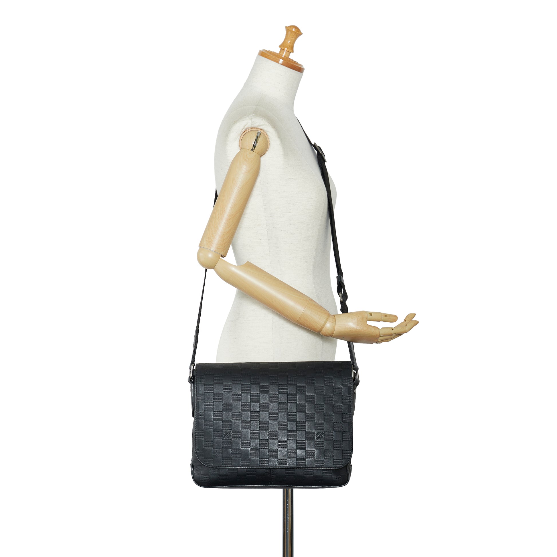 Louis Vuitton District MM Shoulder Bag