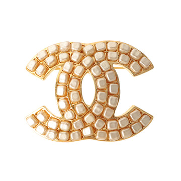 Chanel Cc Mark Dsign Pearl Brooch