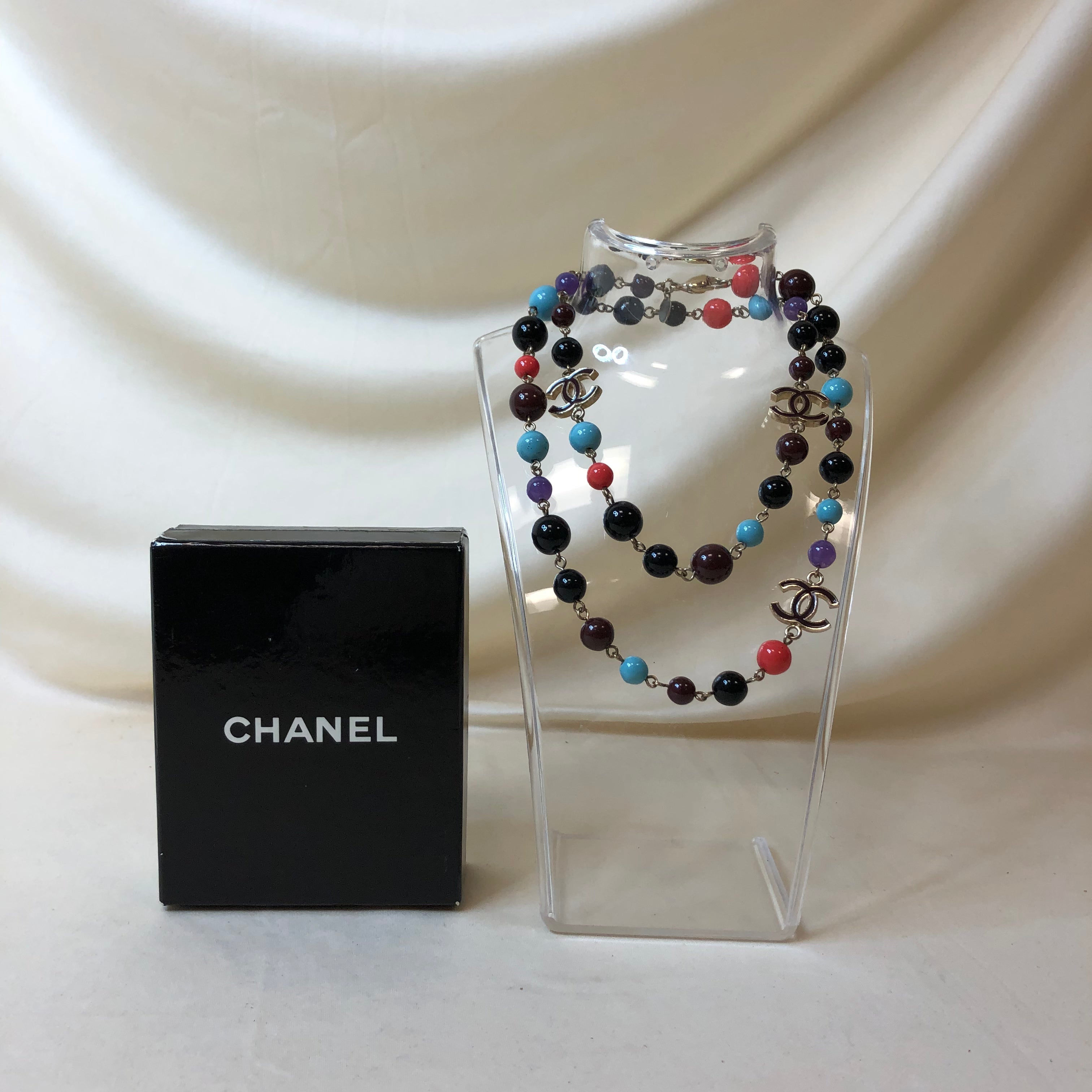 Chanel necklace discount beads