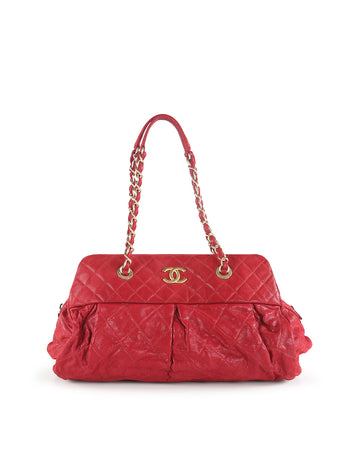 CHANEL Shiny Red Quilted Leather Shoulder Bag