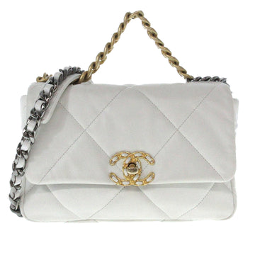 CHANEL Medium 19 Flap Bag