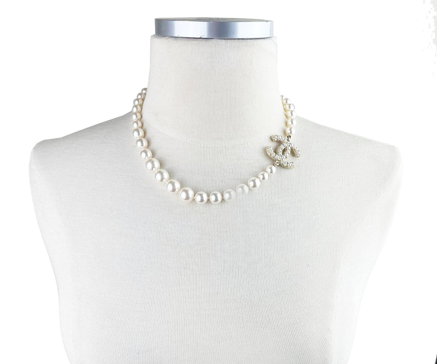 Cc pearls necklace Chanel White in Pearls - 21277208