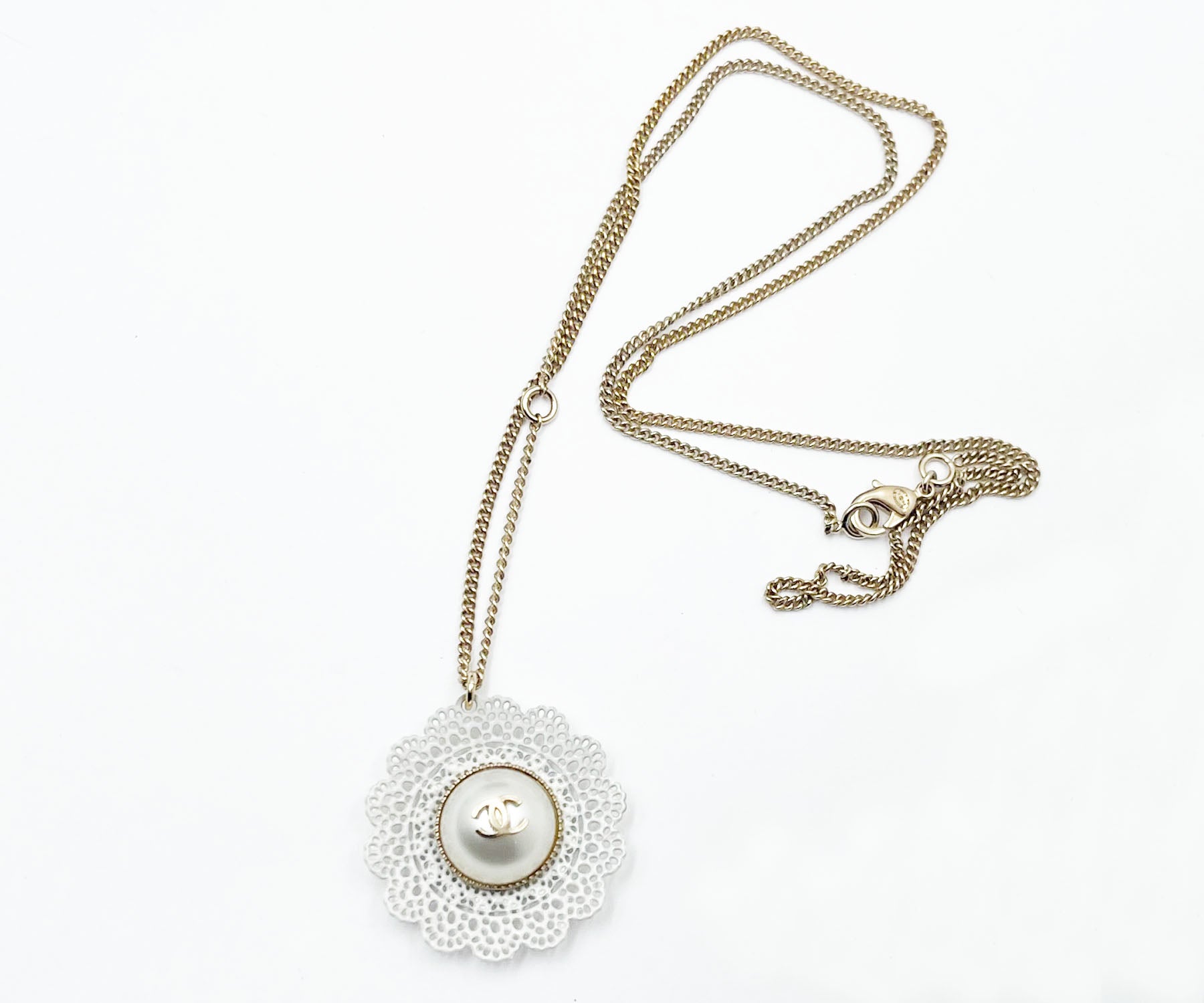 Chanel pearl and sales diamond necklace