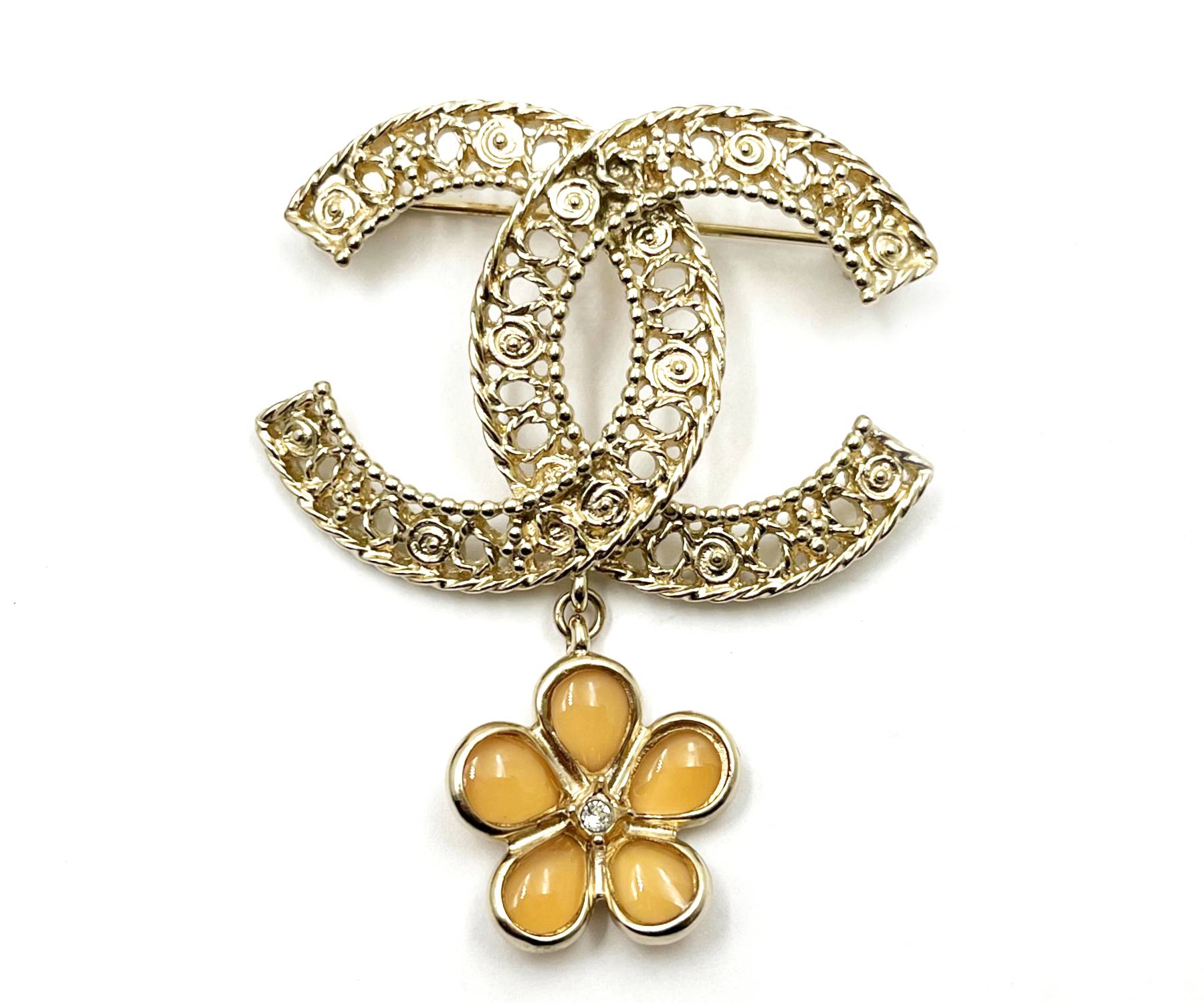 Large chanel clearance brooch