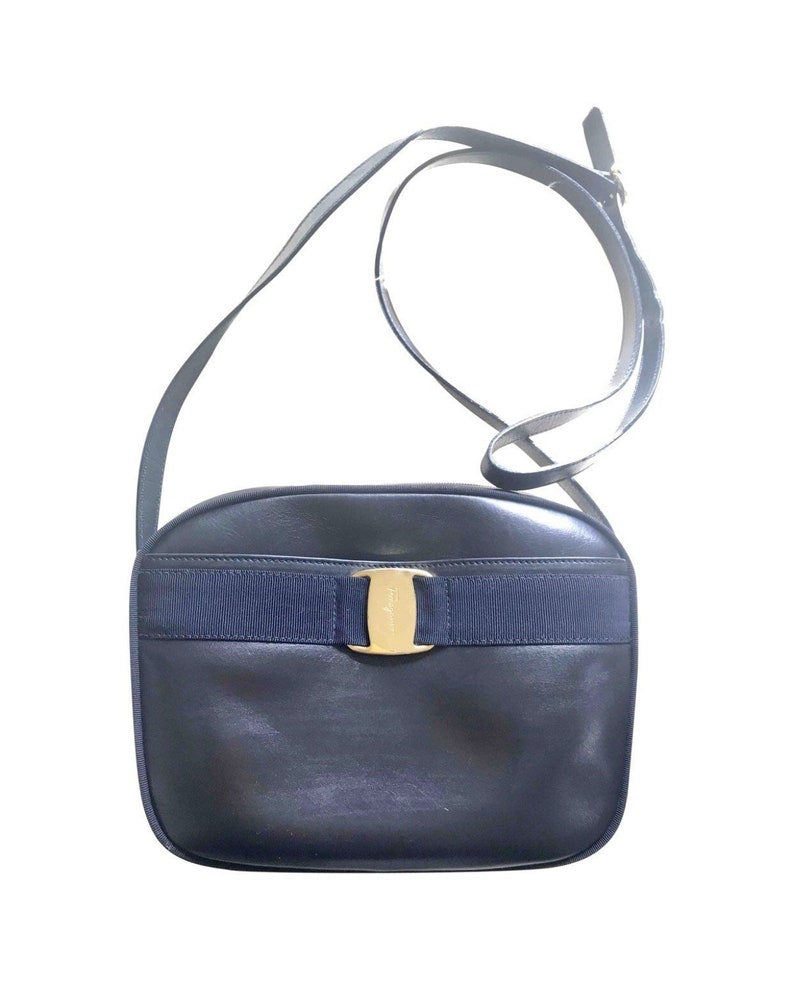 Ferragamo best sale crossbody vintage