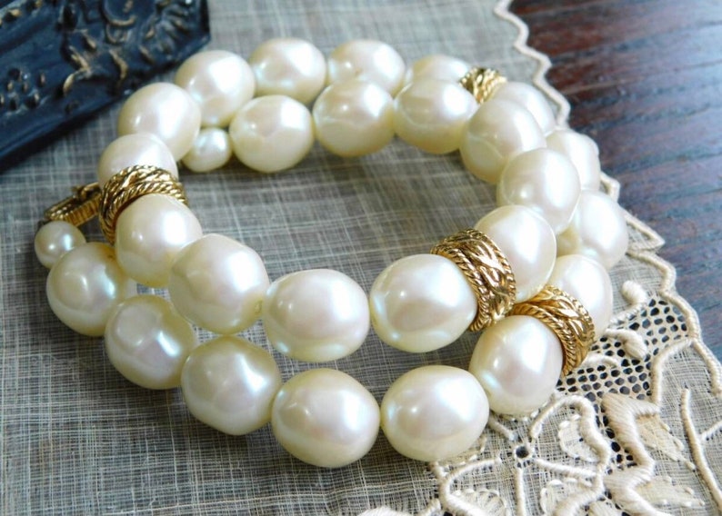 Vintage givenchy store pearl necklace