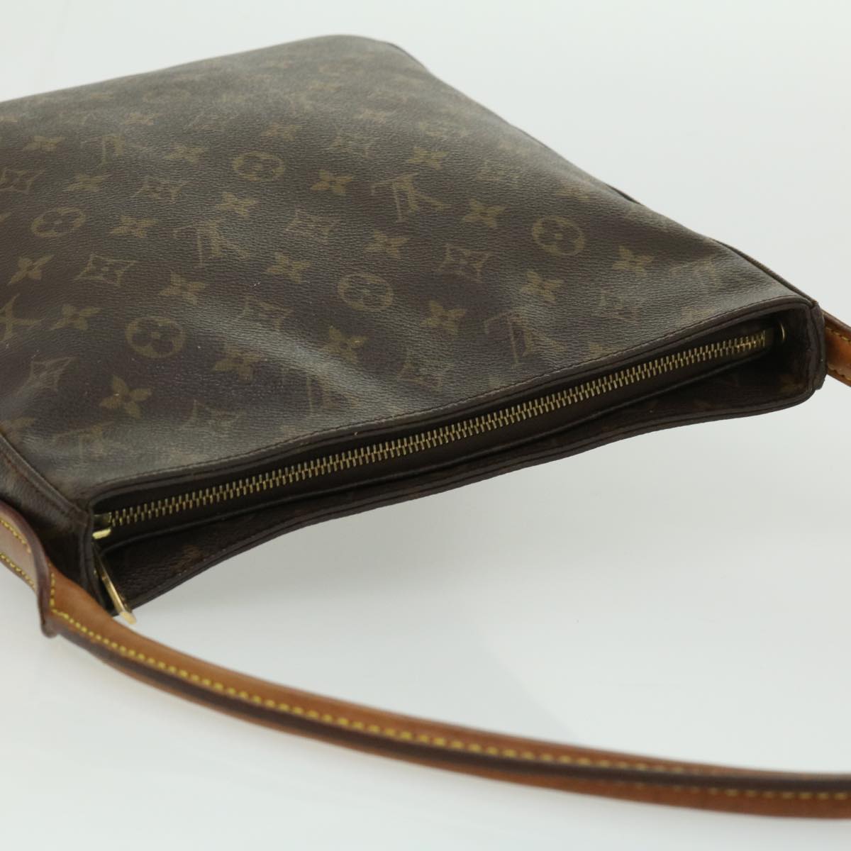 M51145 – dct - Louis - Louis Vuitton Mahina Shoulder Bag